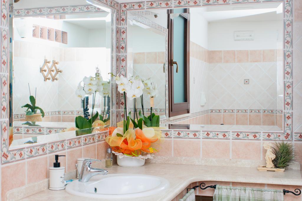 Il Vecchioliveto Di Ornella Bed and Breakfast Marrùbiu Δωμάτιο φωτογραφία