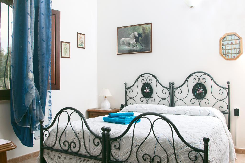 Il Vecchioliveto Di Ornella Bed and Breakfast Marrùbiu Δωμάτιο φωτογραφία